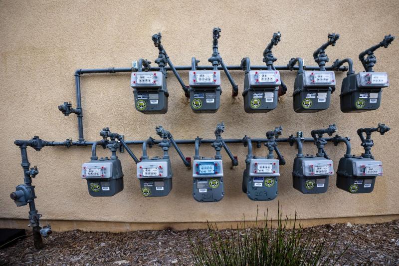 Bina dış duvarına monte edilmiş doğalgaz sayaçları
