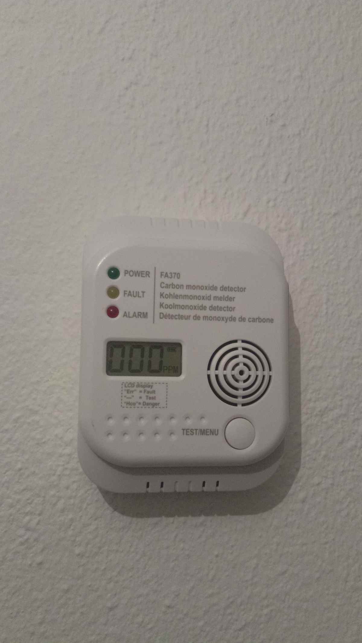 Duvara monte edilmiş, göstergeli gaz dedektörü