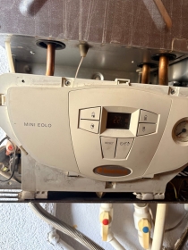 Immergas kombi kontrol paneli ve alt bağlantıları