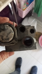Kireçlenmiş üç yollu vana gövdesi elde