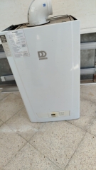 Değişim için sökülmüş duvar tipi kombi