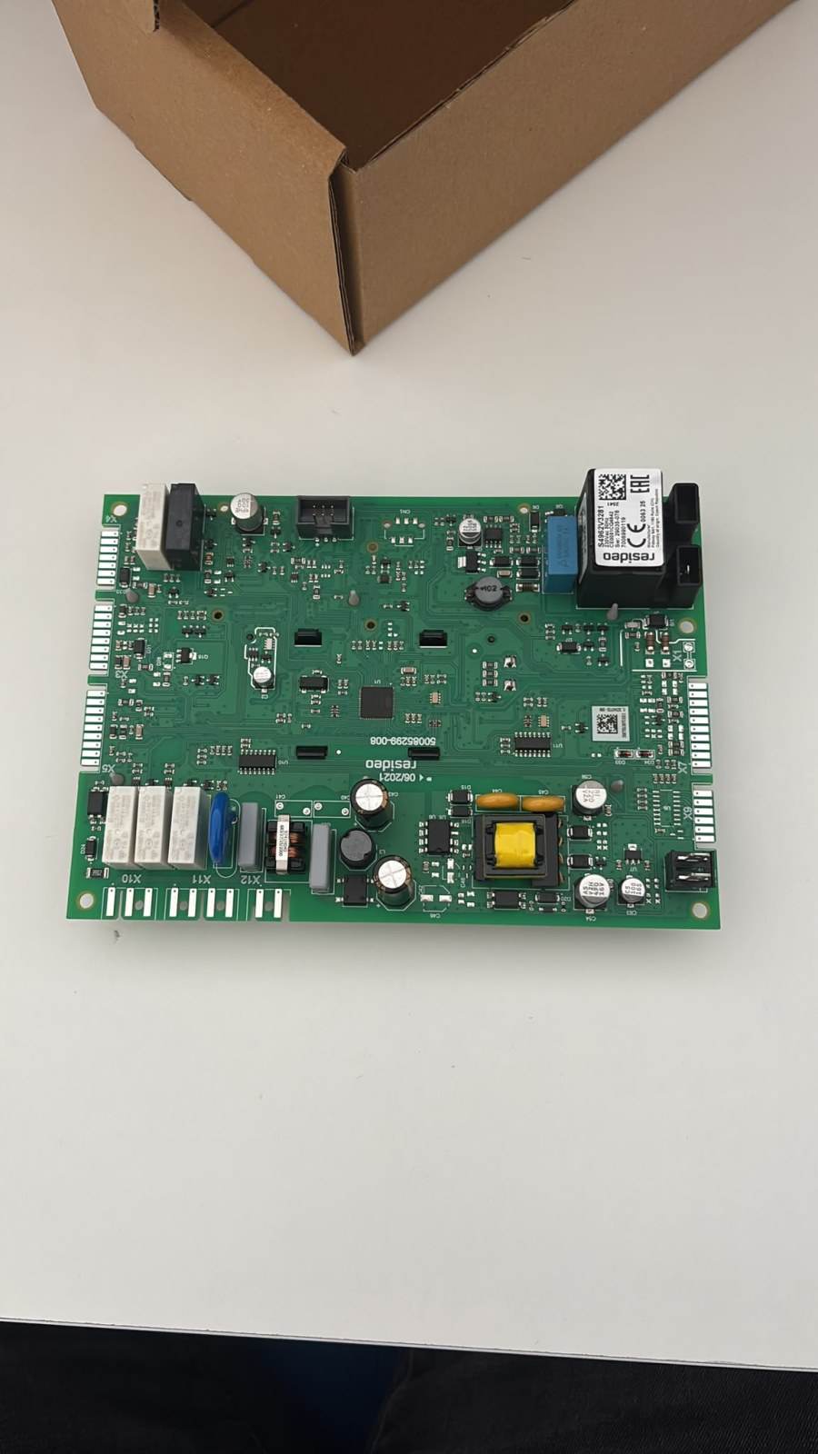 Değişim için getirilen yeni kombi elektronik kartı